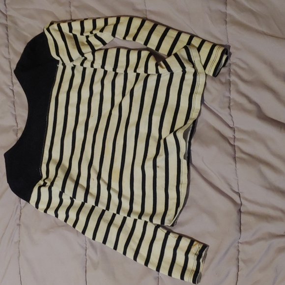 A navy blue striped white shirt - Picture 1 of 1